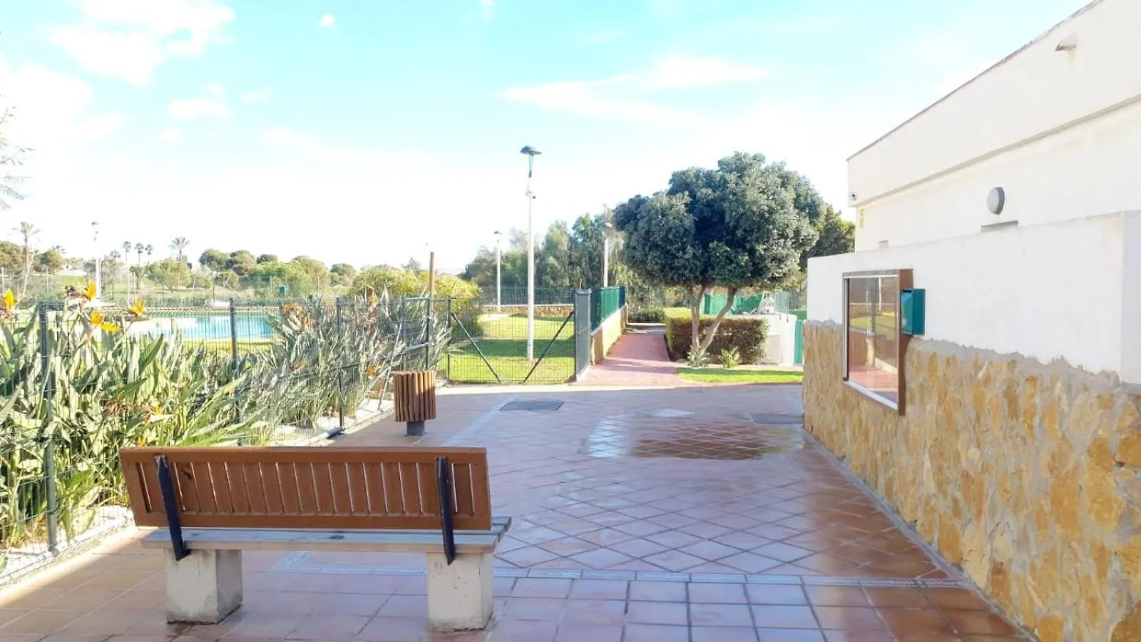 Precioso Bajo En El Toyo Daire Almería 0*,