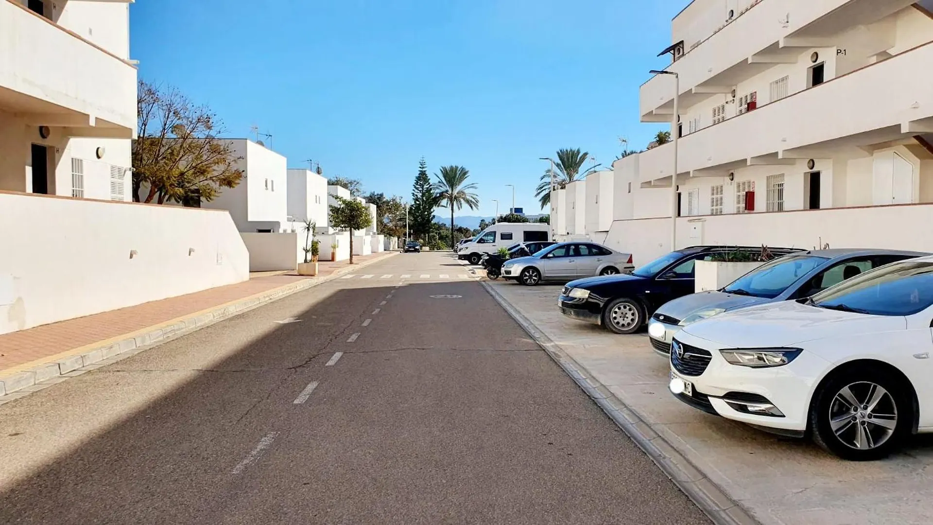Precioso Bajo En El Toyo Daire Almería 0*,